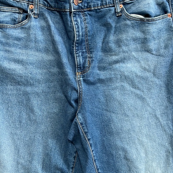 Universal Thread Women's Plus Size mid rise Bootcut Jeans Medium Wash Blue - Picture 8 of 9